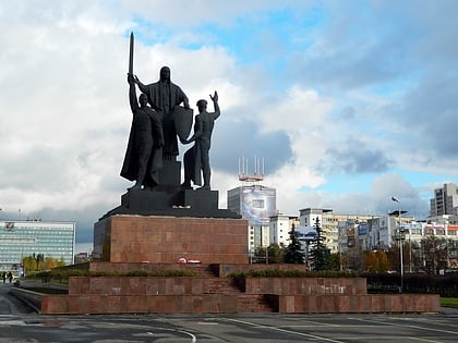 pamyatnik geroyam fronta i tyla perm